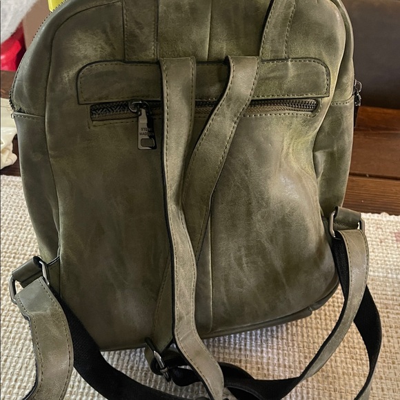 Steve Madden Olive Men\'s Backpack with Front Pocket